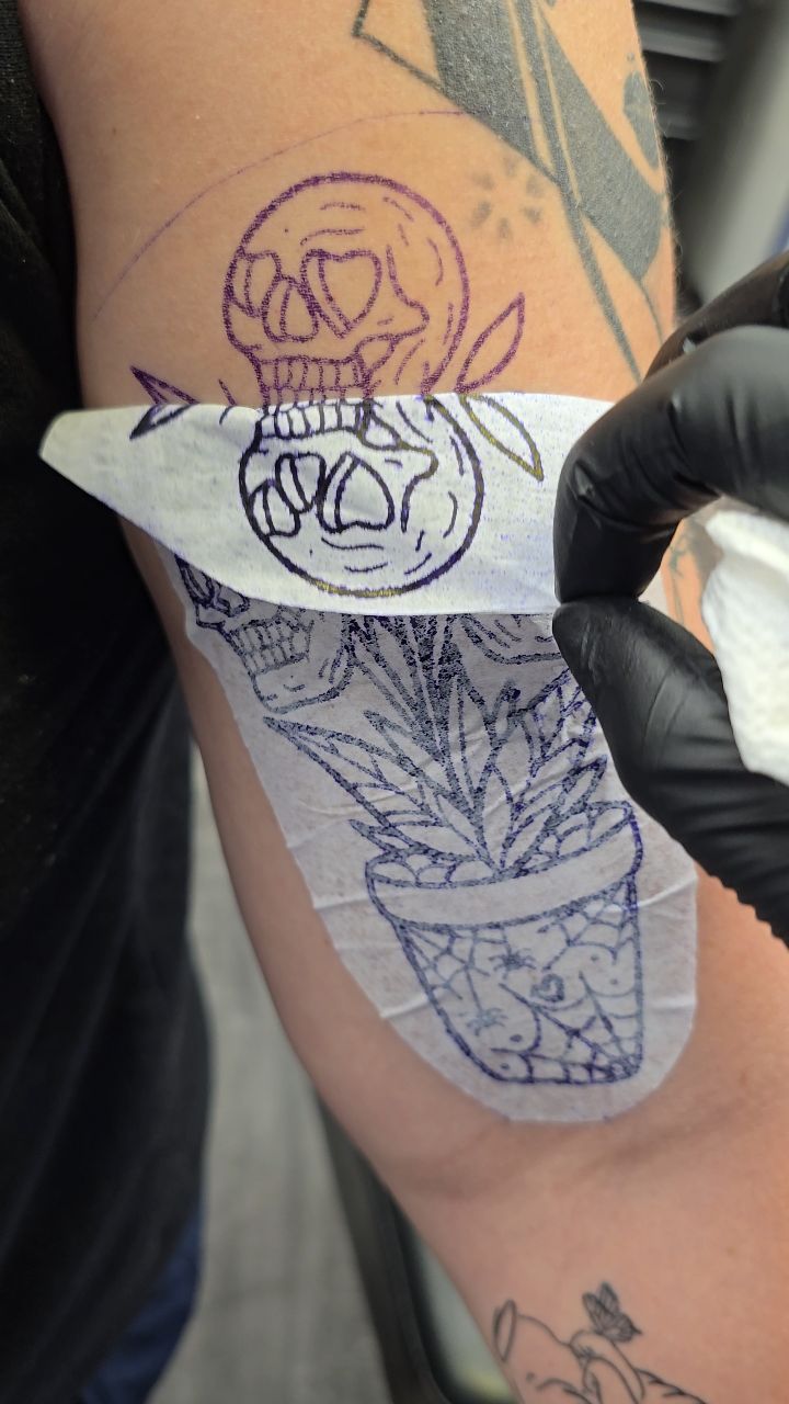 Just a spooky little plant for spooky season. 
.
#redoctopustattoo #dmvtattooartist #marylandtattoos #marylandtattooartist #dmv