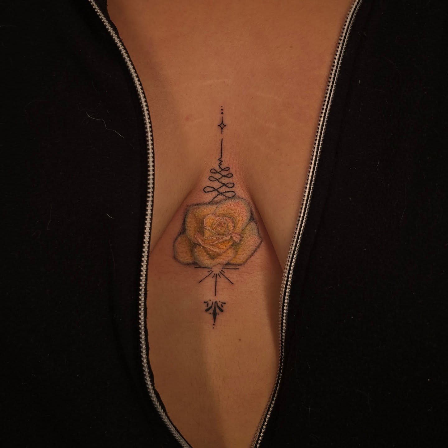 Thank you so much Darlyn for allowing me to do this piece! 
.
.
.
.
#redoctopustattoo #redoctopusmaryland #dmvtattooartist  #rosetattoos