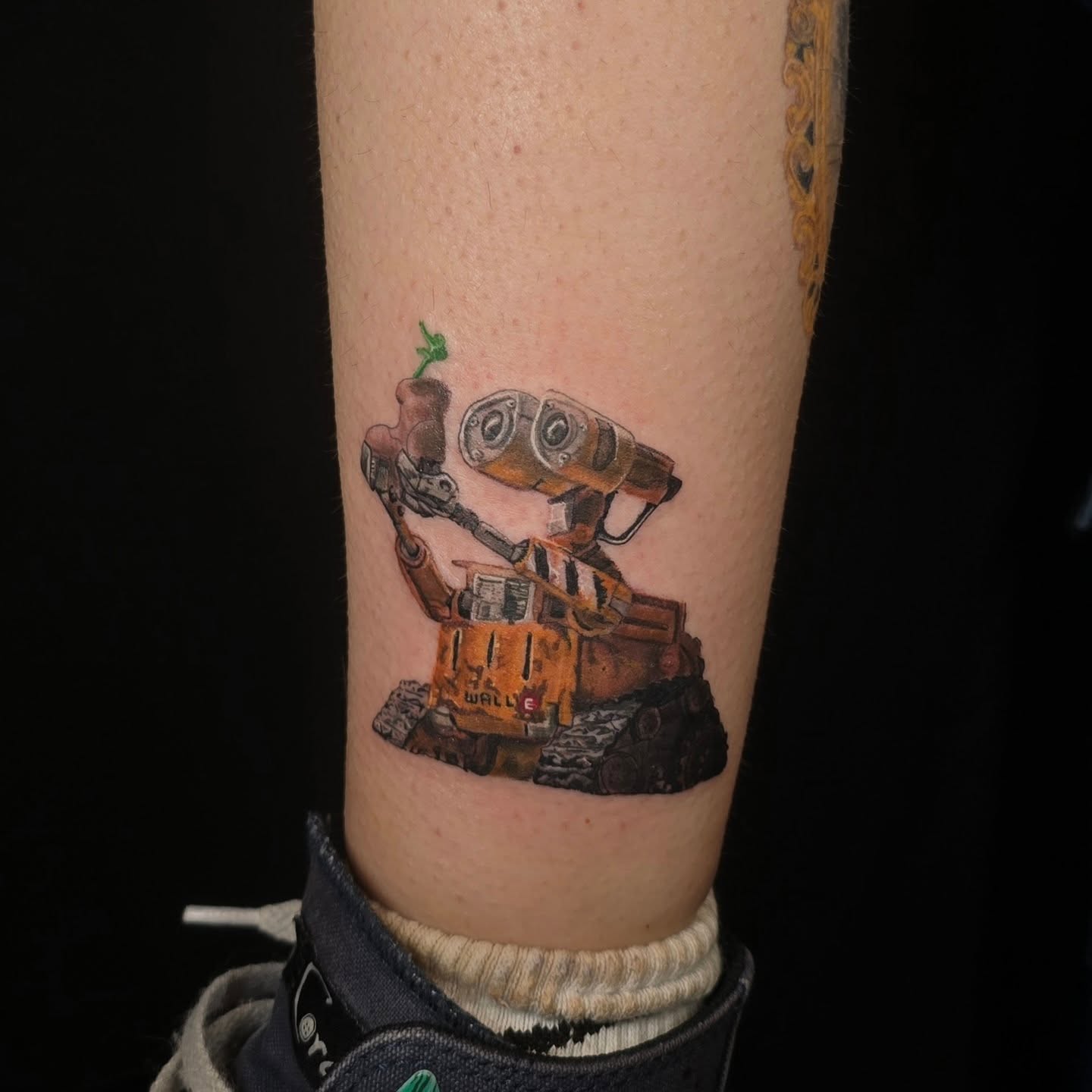 Thank you Jenny for allowing me to do this sick piece from my Tattoo Roulette! 
.
.
.
.
#disneytattoos #dmvartists #marylandtattooartist #colortattoos #redoctopustattoo