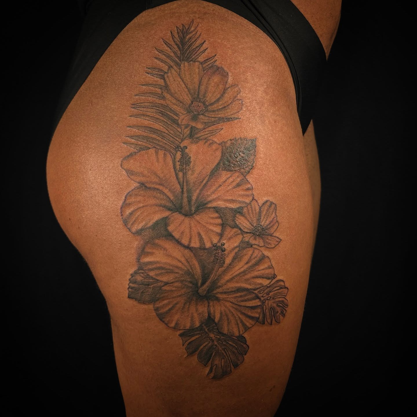 Thank you Jazmyn for allowing me to do this piece! 
.
.
.
.
#redoctopustattoo #flowertattoos #hibiscusflowertattoo #blackandgreytattoos