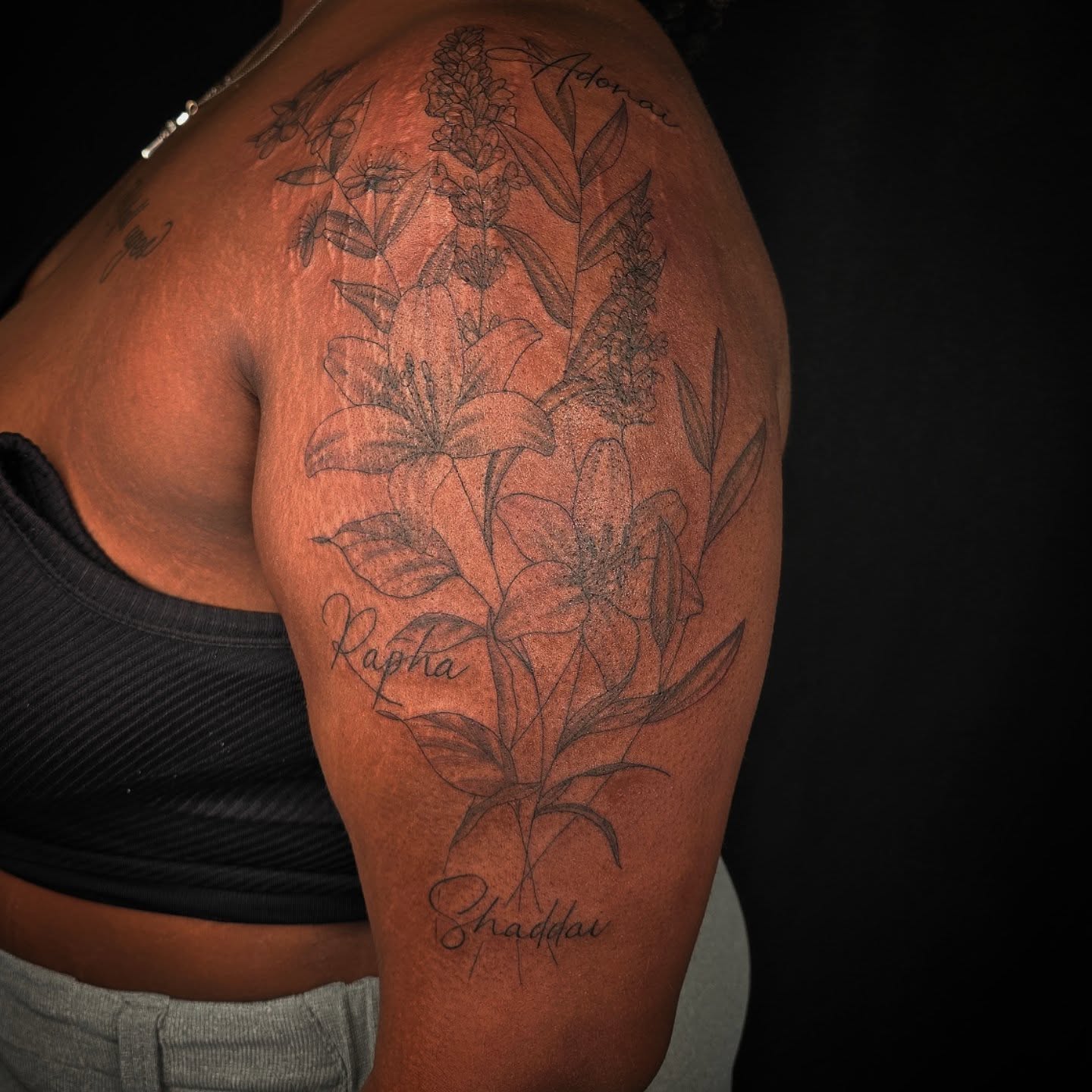 Thank you Ernestine for allowing me to do this piece! 
.
.
.
.
#redoctopustattoo #dmvtattooartist #flowertattoos ##minimalstictattoo